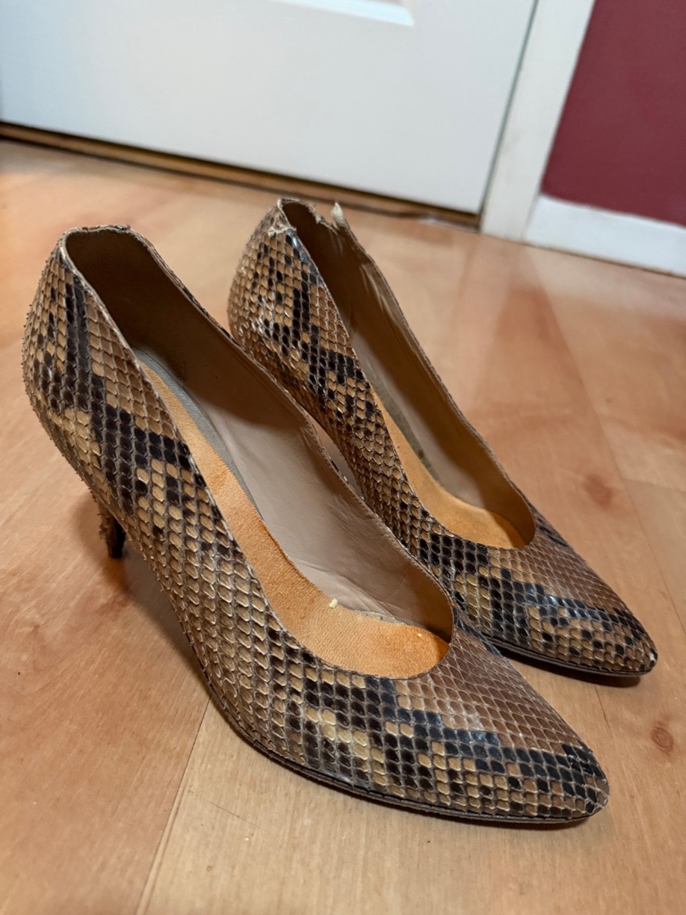 Women’s vintage Brown Snake-Print Pointed Toe Pumps